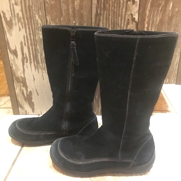 Patagonia Shoes - Patagonia suede zip up boots